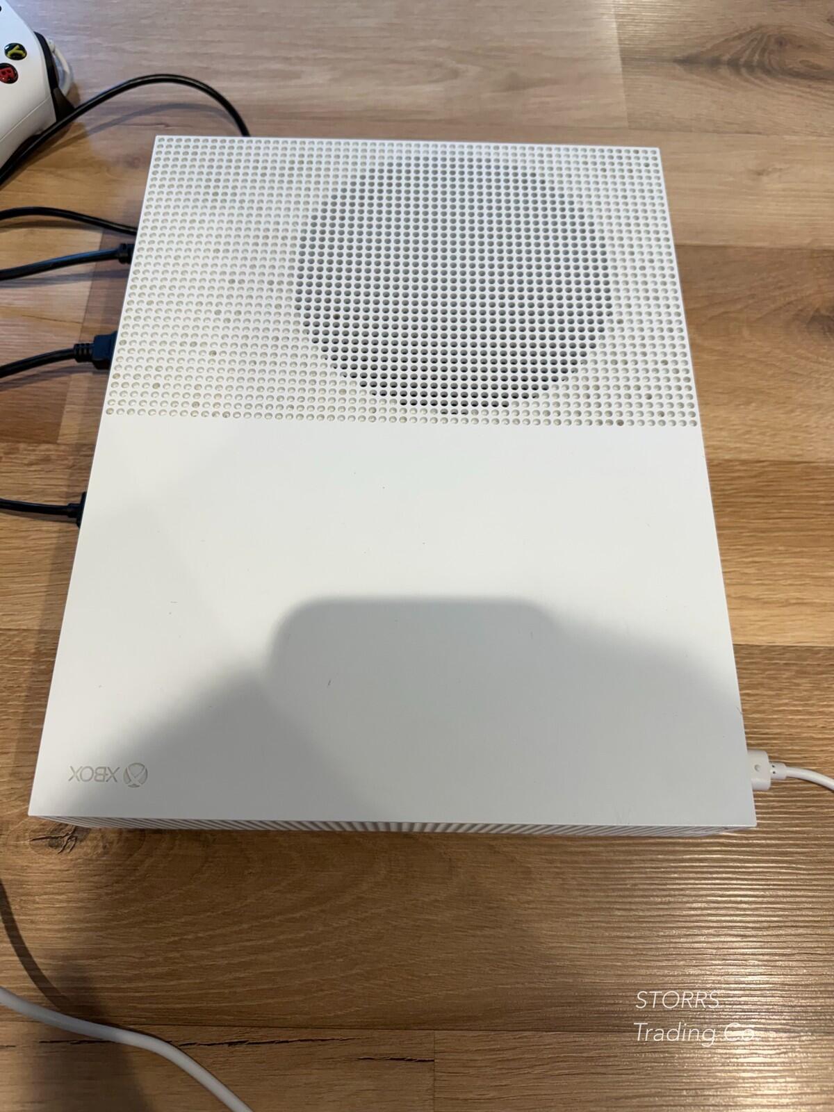 Xbox one S, 500gb bundle, 2 controllers, 34 games