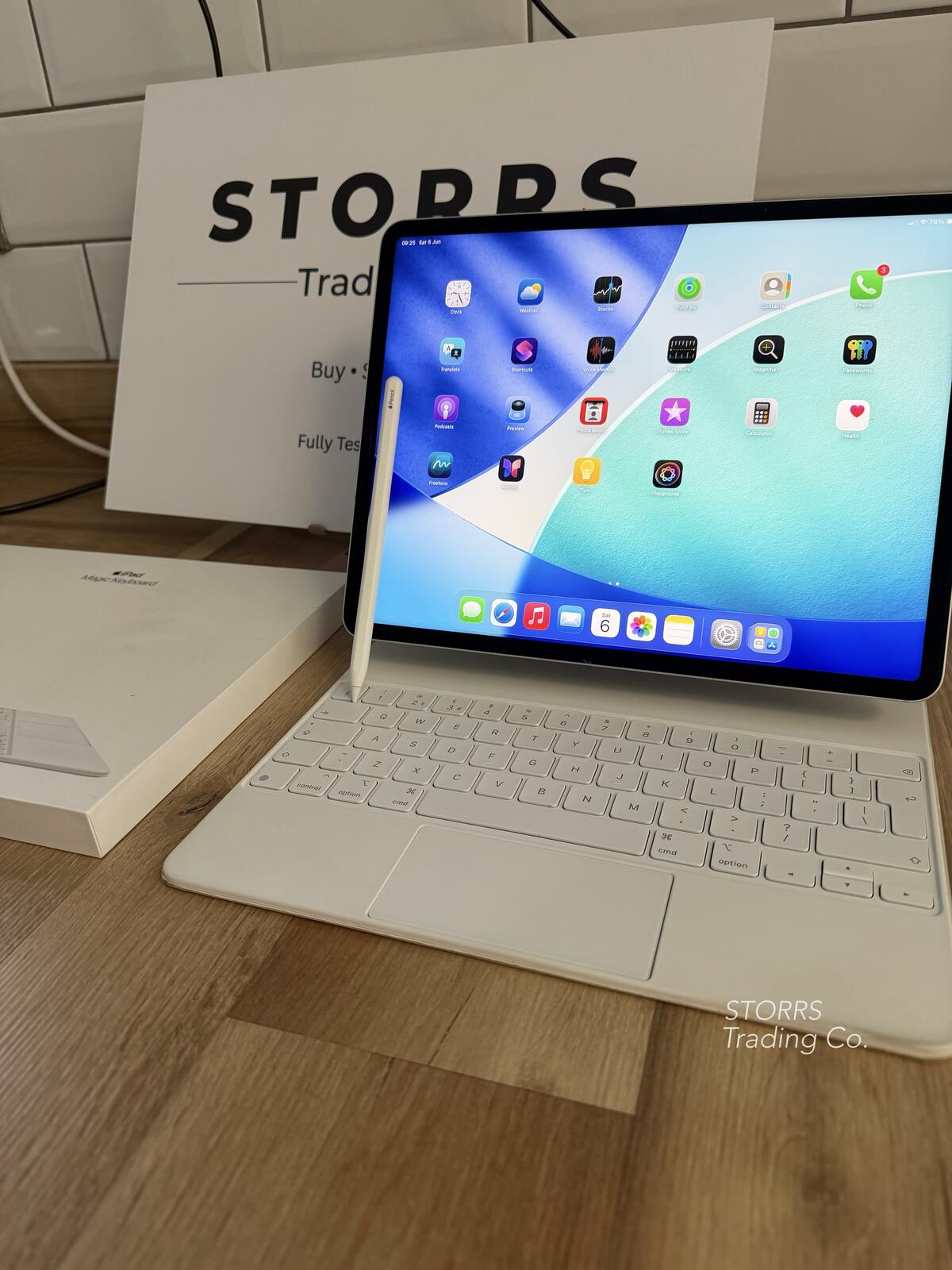 Apple iPad Pro 6th gen (2022) 12.9”, Apple Magic Keyboard & Apple Pencil