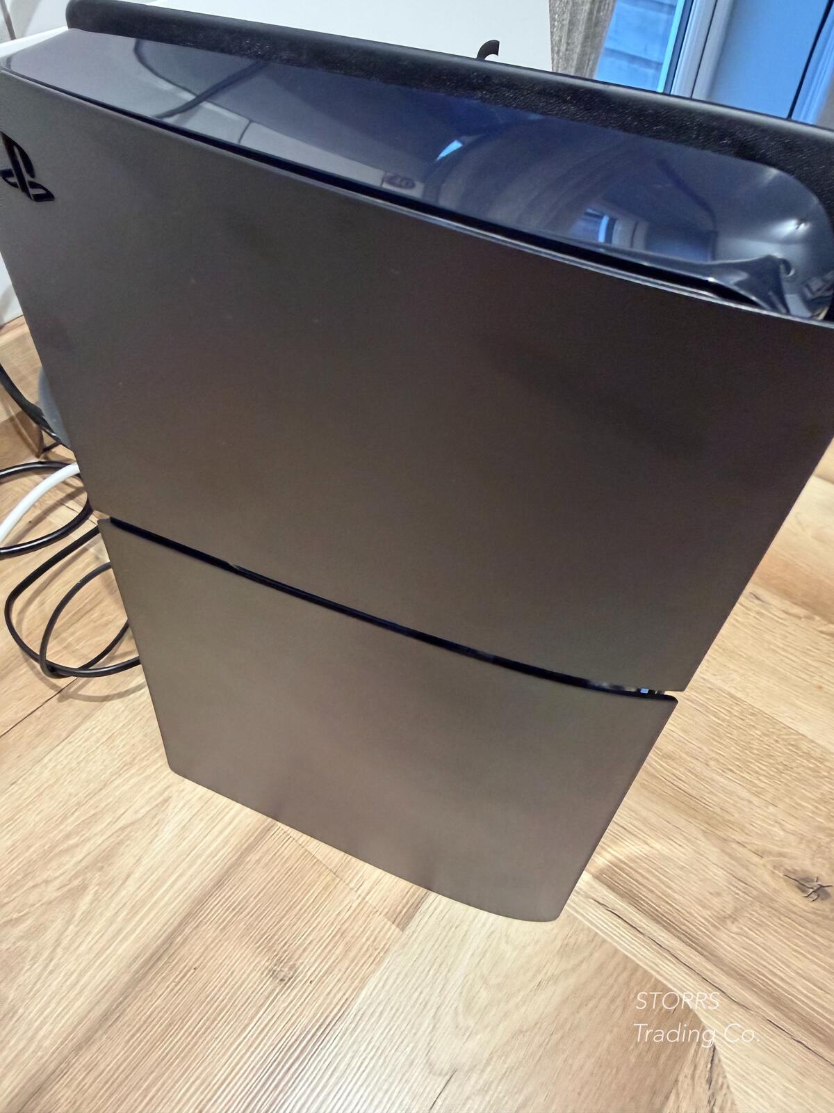 Ps5 slim digital, 1tb, black plates, 1 dualsense controller